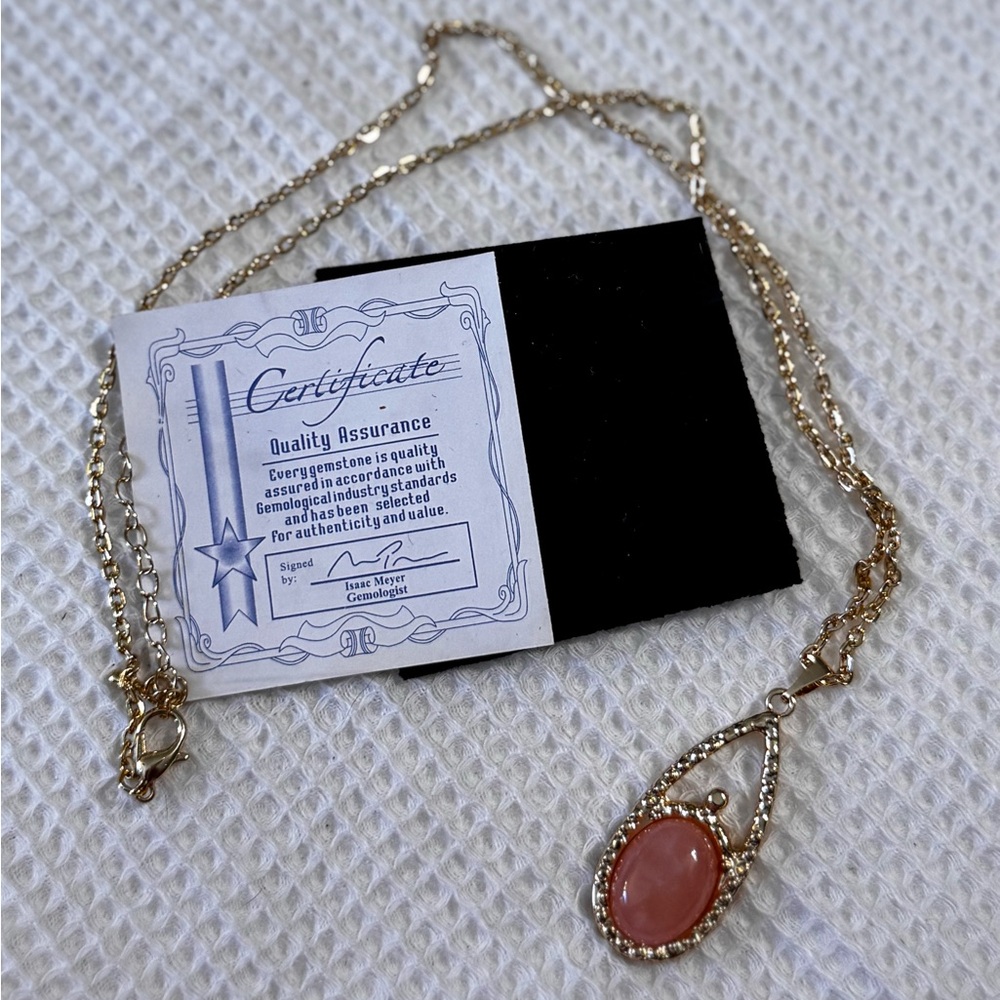 Elegant vintage Gold and Pink oval Pendant Necklace Rose Quartz